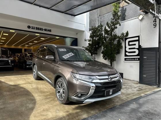 MITSUBISHI OUTLANDER 2.0 COMFORT 16V GASOLINA 4P AUTOMÁTICO MITSUBISHI OUTLANDER 2.0 COMFORT 16V GASOLINA 4P AUTOMÁTICO
